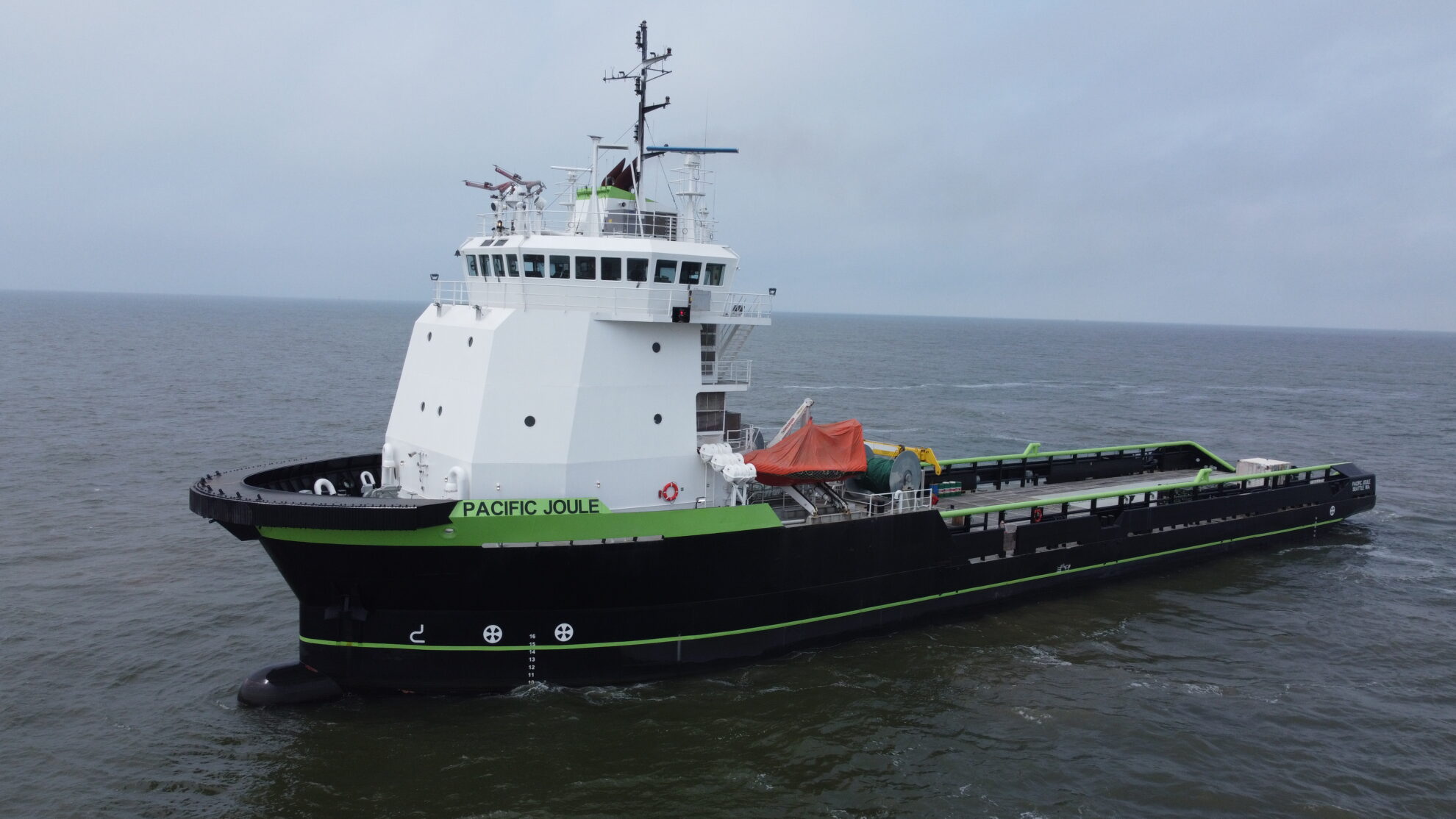 For offshore supply vessels, workboats, ferries and other commercial vessels, stabilization assessments help owners determine whether proposed modifications could improve crew comfort, onboard working conditions and operability.